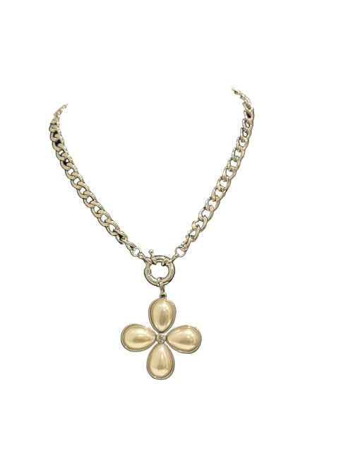 Alluring Pearl Necklace