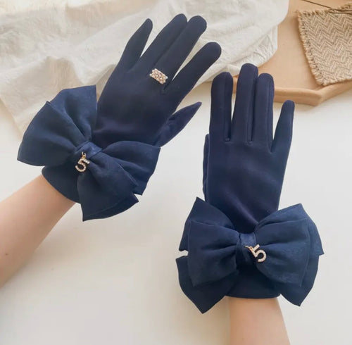 No.5 Gloves with Crystal Ring