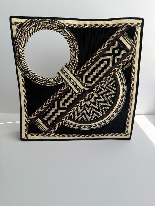 Arrow cane palm - Geometric shape: Rhombus - Black