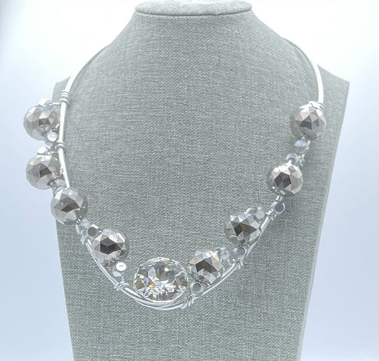 Silver bead and crystal necklace Jewelry theredvelvetboutique 